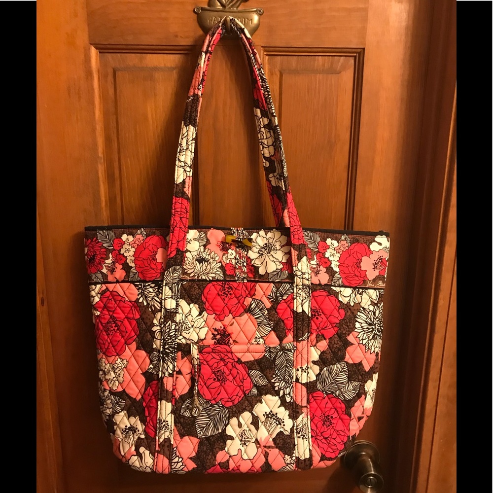 Vera Bradley medium tote. Used once. Like new